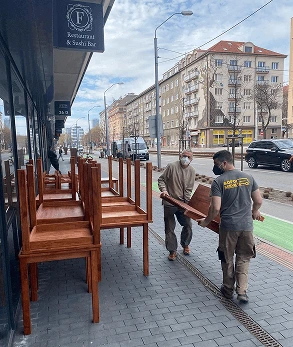 Usmievajúci sa členovia tímu Sofo